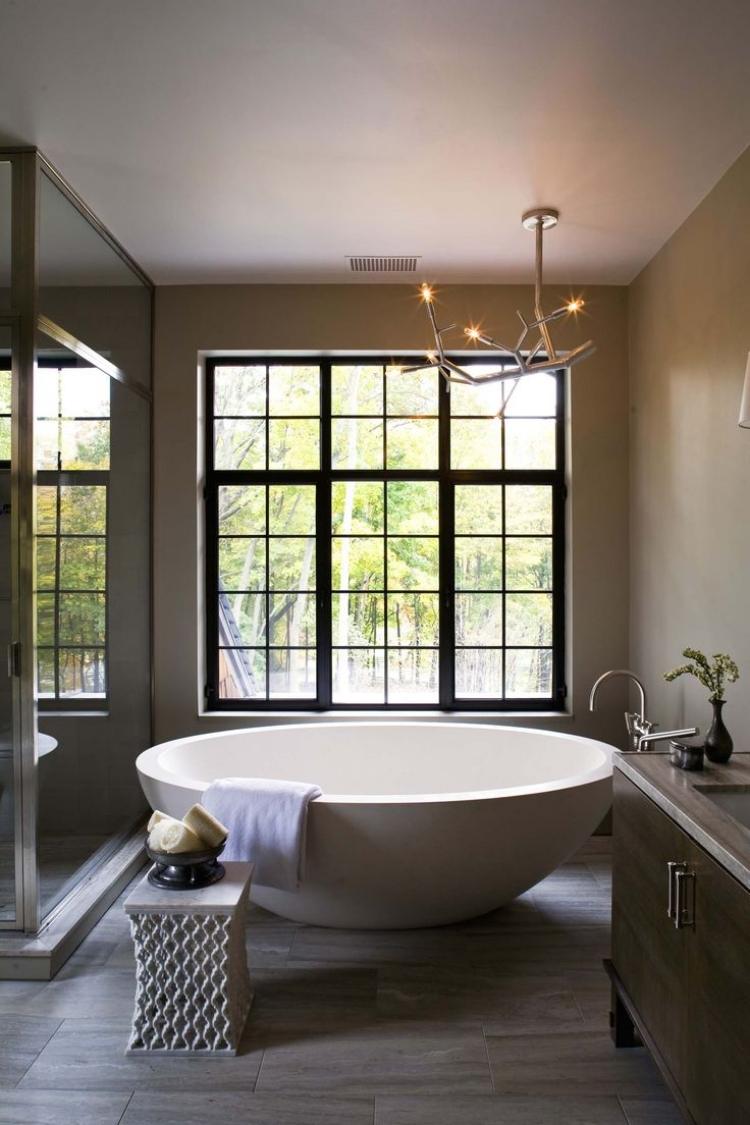 Stenkakel badrum-modernt-fönster-bad-fristående-vitt