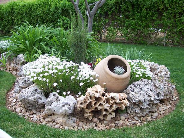 sten trädgård design grus planter runt deco