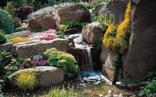 Trädgårdstenar vattenfall-skapa designidé