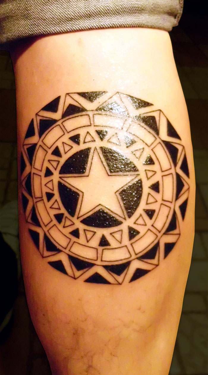 maori-tatuering-med-stjärna-design-wade-män-motiv-idéer