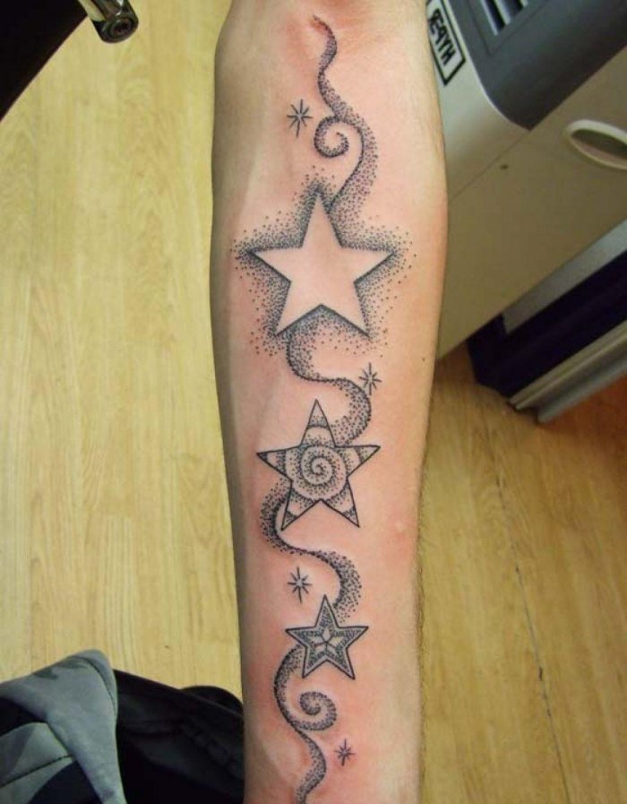 design-tatuering-stjärnor-svans-underarm-topp-män-kvinnor-motiv