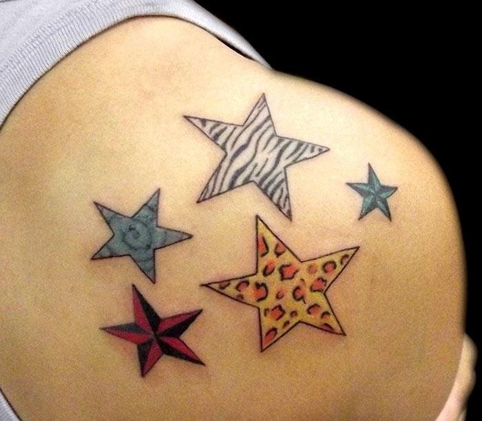 Stjärna-tatuering-axel-rygg-tatuering-motiv-djur-mönster