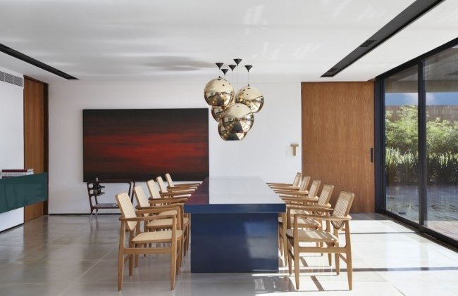 matbord mörkblått modernt hus av guilherme torres