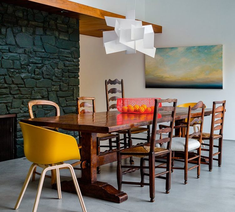 stolar blandar träbordskläder matplats skandinavisk designer