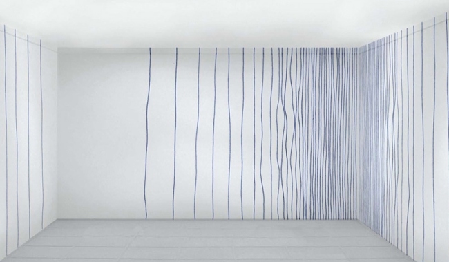 Parallella ränder på väggen blå penna ritpenna