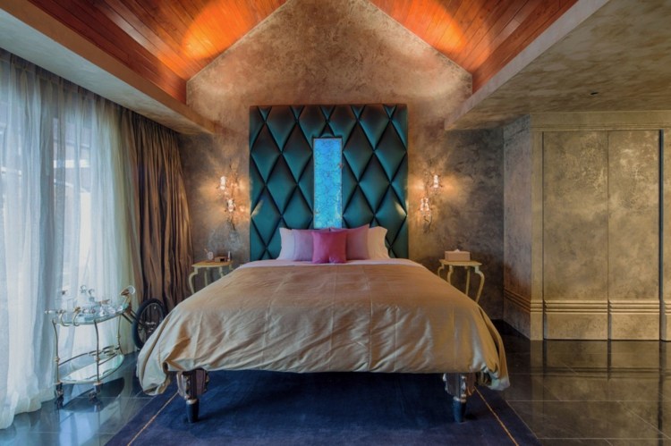 stilidéer för att dekorera skimrande vägg guldblå ​​sänggavel