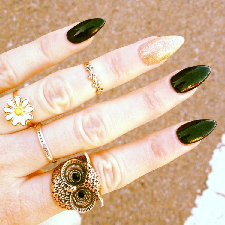 Stilett nagelkonst svart-guld-nagellack-ringar