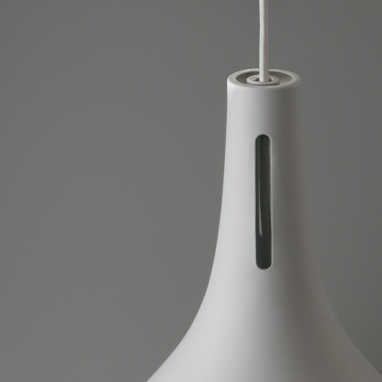 lysande vit lampa matt elegant kök matplats