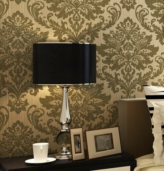 Viktorianskt mönster-tapeter-i-sovrummet-bildram-nattduksinredning