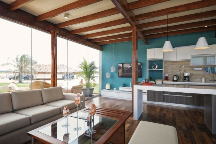 strand hus vardagsrum kök turkos vägg design soffa soffbord