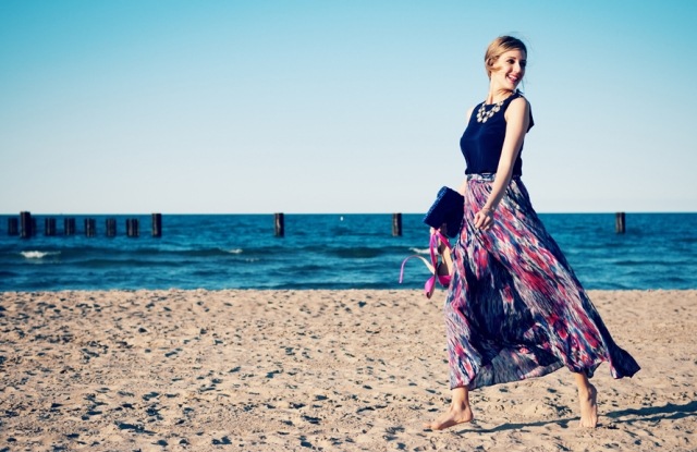 sommar-outfit-strand-chiffong-kjol-hög midja-kobolt-blå-topp