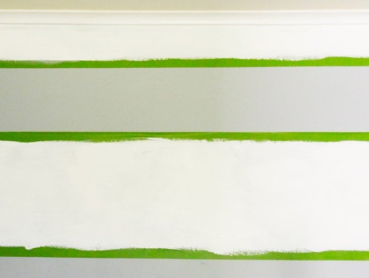Måleremsor på väggen instruktioner-målarens tejp