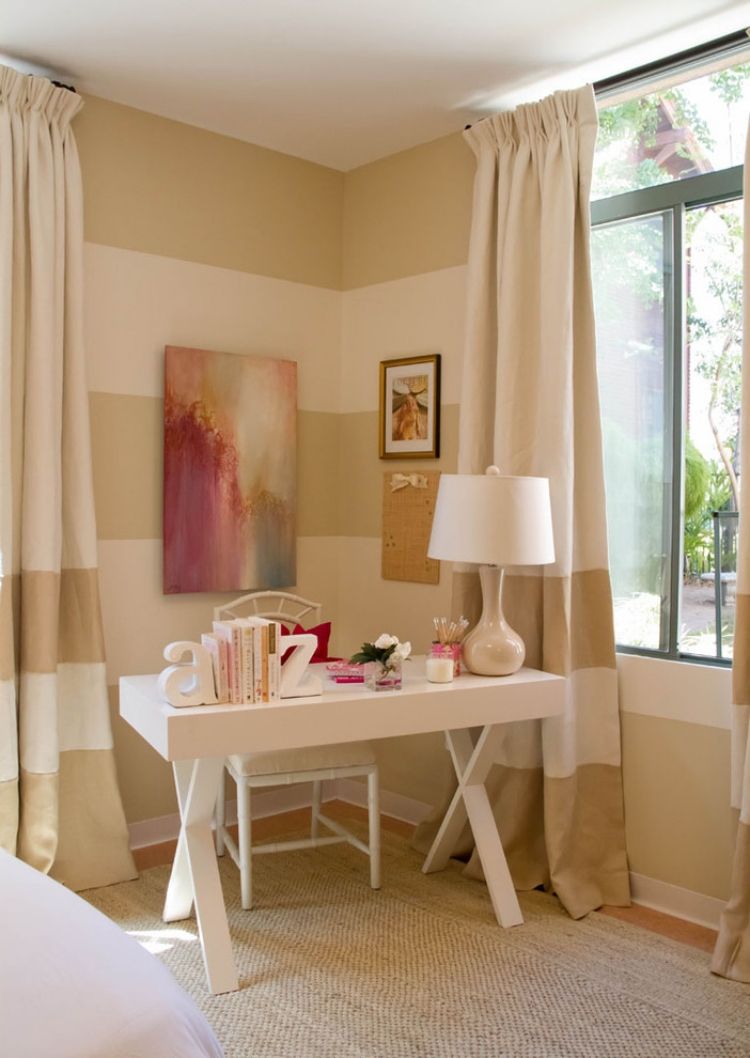 vägg-ränder-sovrum-beige-grädde-horisontell-vit-skrivbord