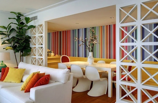 butne-vertical-stripes-on-the-wall
