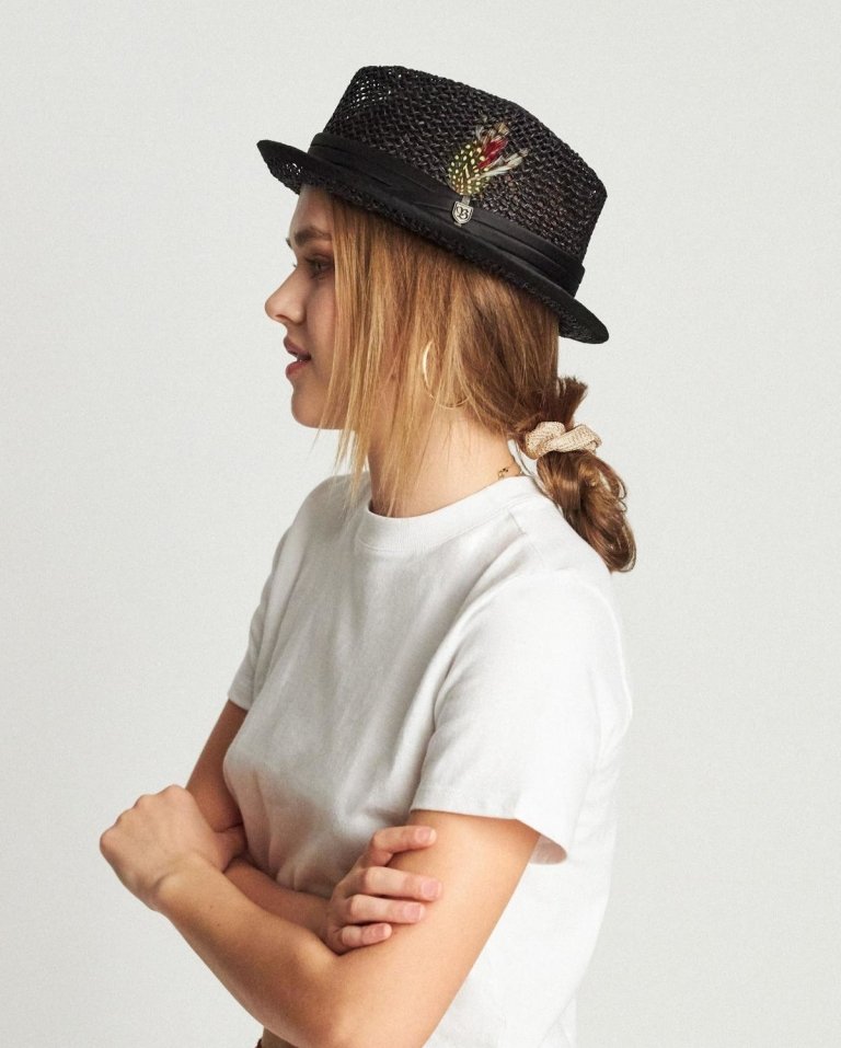 Fedora stråhatt för kvinnor Frisyrer under hatten medellångt frisyr enkelt