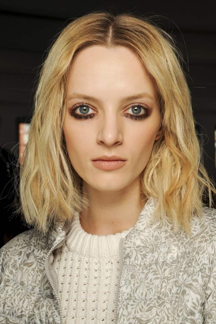 smokey-effekt-ögonskugga-nedre ögonlocket-blå-ögon-make-up