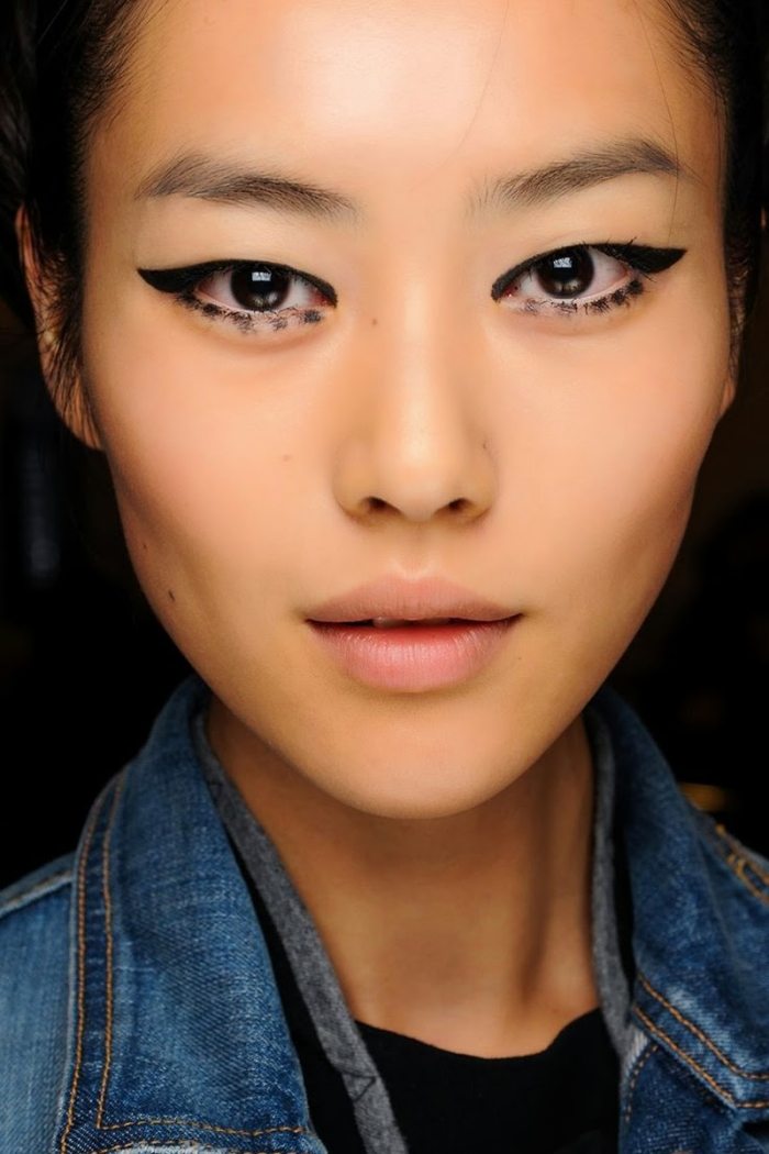 kvällsstilar-höst-vinter-smink-trender-svart-eyeliner-övre ögonlock