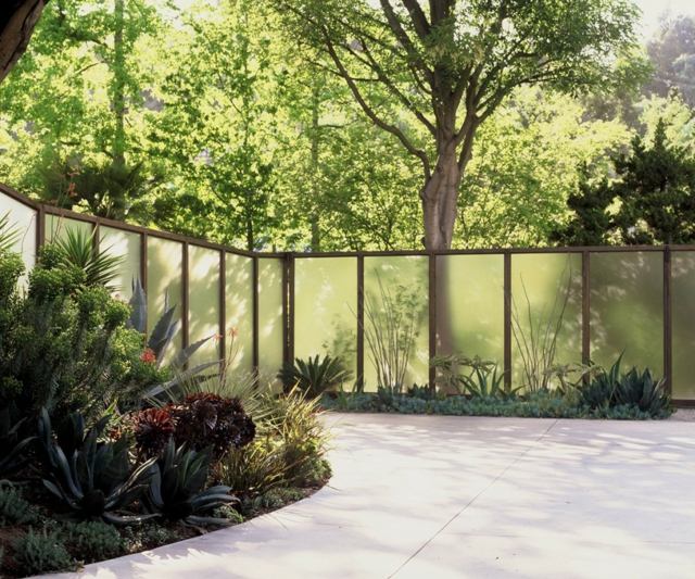 Glas genomskinlig trädgårdskant succulenter sekretessskärm
