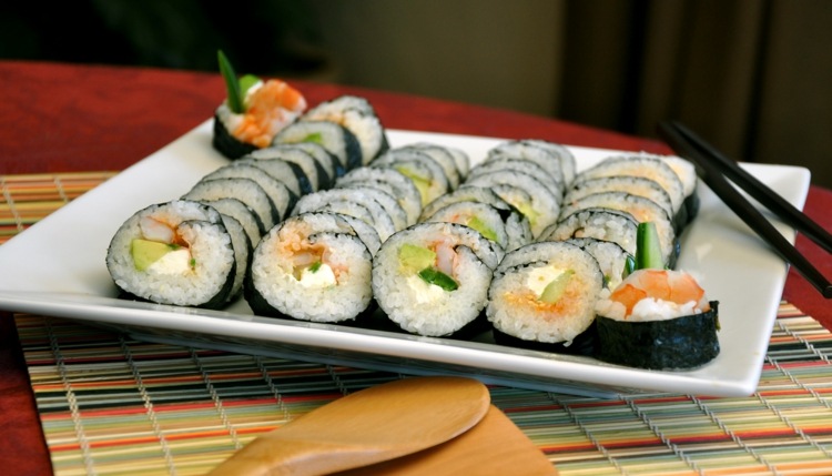Gör-själv-sushi-ingredienser-gurka-majonnäs-utsökt