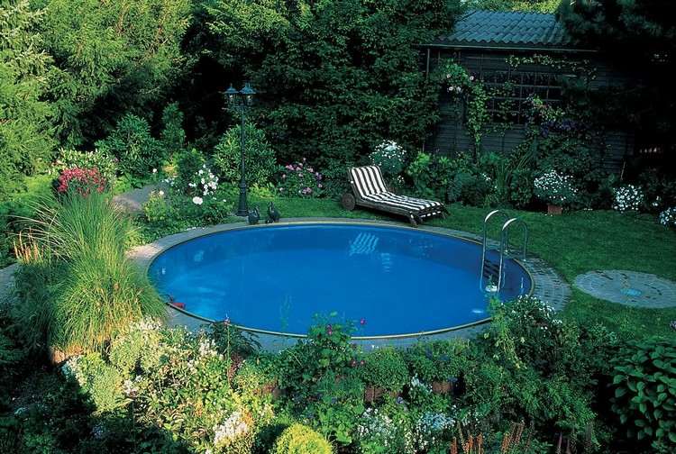 pool-egen-trädgård-rund-stål-väggar-skugga-växter