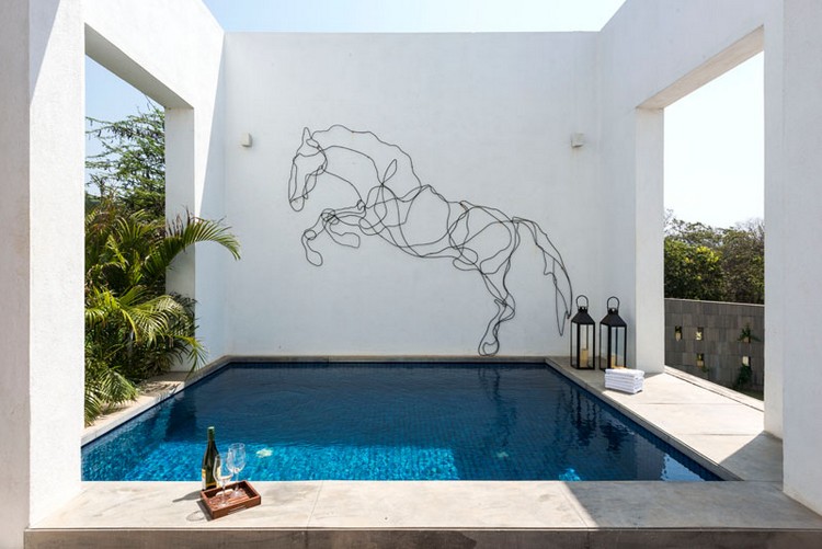 bubbelpool-trädgård-hus-modern-häst-vägg-dekoration