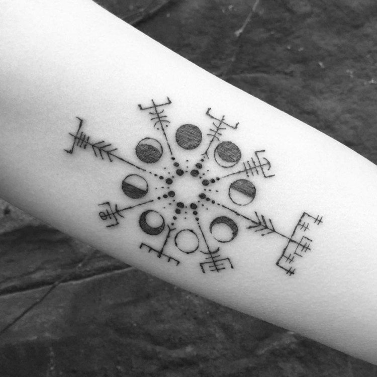 symbol-styrka-nordisk-viking-kompass-sol sten-svart