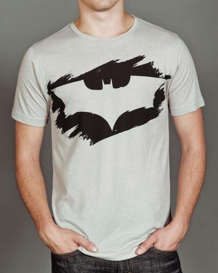 T-shirt-måla-själv-textil-måla-batman-symbol