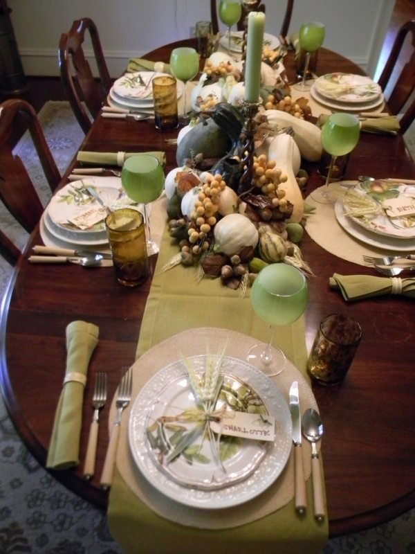 Bordslöpare grönt höstbord dekorera ljus äpplen sensommar dekoration