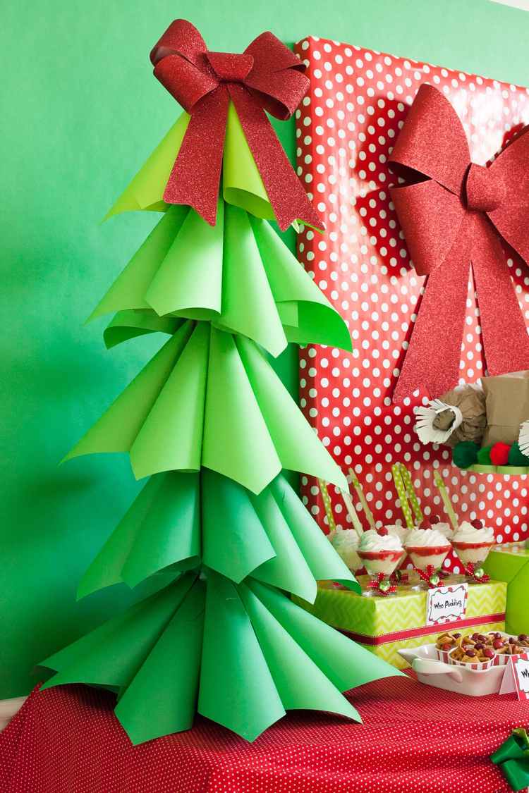 Gör julgranspapper Gör dina egna kottar av kartong och håll dig till köksrullen