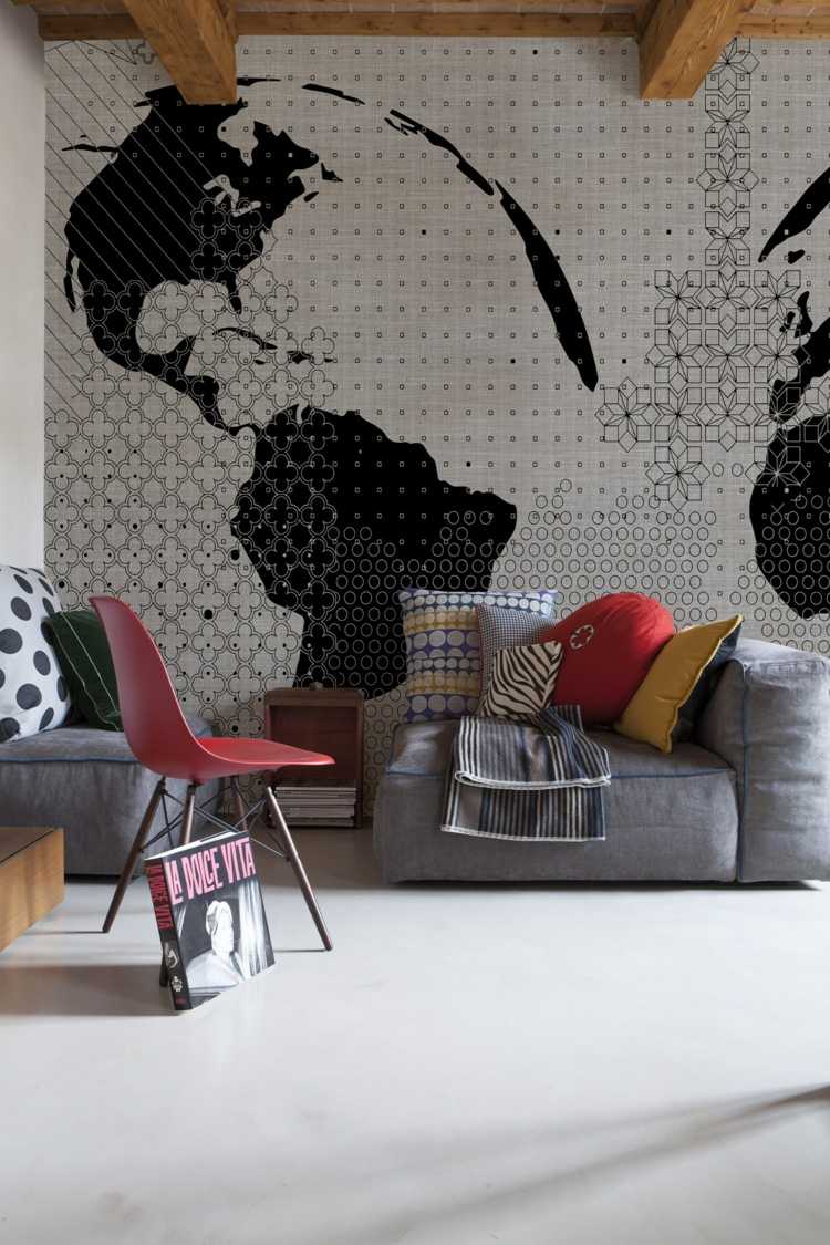 tapeter-vardagsrum-konstig-värld-karta-över-världen-grå-svart-mönster-canape-komfort-färgglada-kuddar