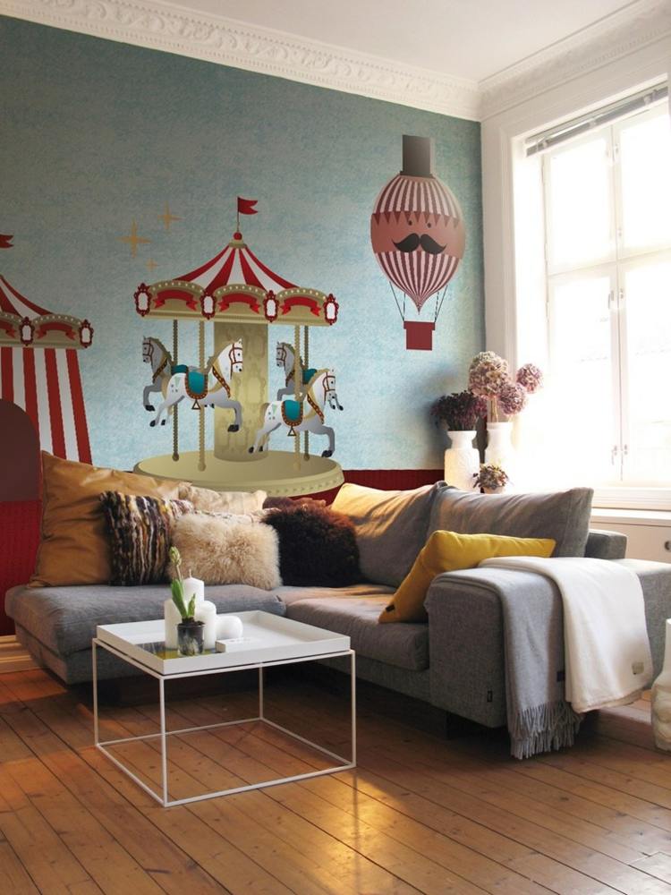 tapeter-vardagsrum-merry-go-cirkus-idé-karusell-grå-soffa-soffbord-vit-metall