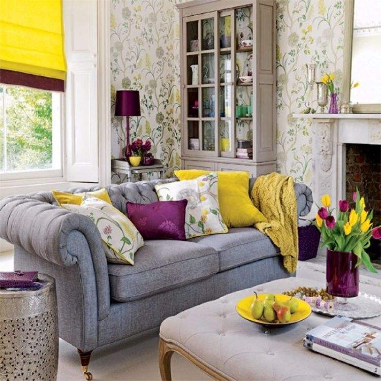 tapeter-vardagsrum-idéer-vägg-design-exempel-grå-gul-blommig-mönster
