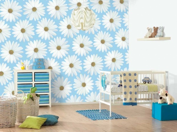 blå-tapet-blommig-mönster-plantskola