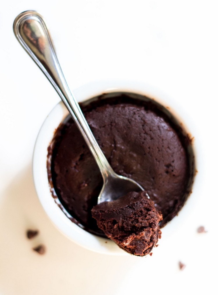 Chokladmuggstårta från mikrovågsugnen enkelt-recept-få-ingredienser