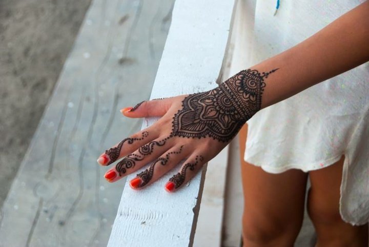 Tatuering-handled-svart-maori-bilder-idéer-kvinna