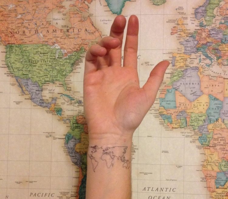 tatuering-handled-inuti-värld-kart-resenärer