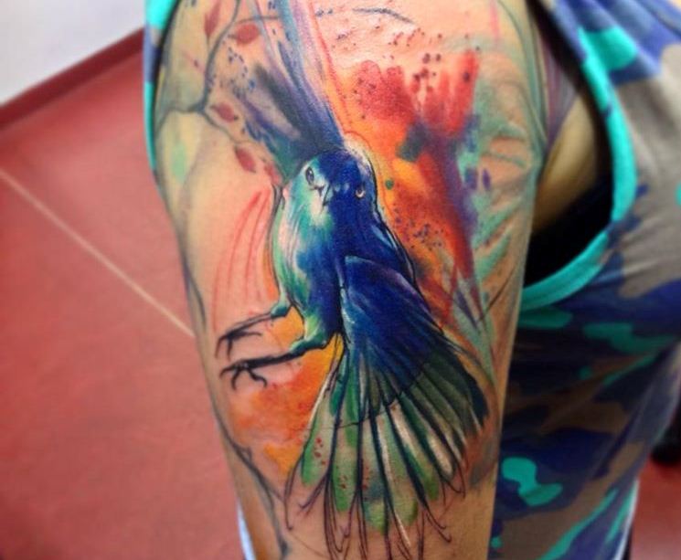 Tatuering-överarm-idéer-motiv-fåglar-kvinnor-akvareller