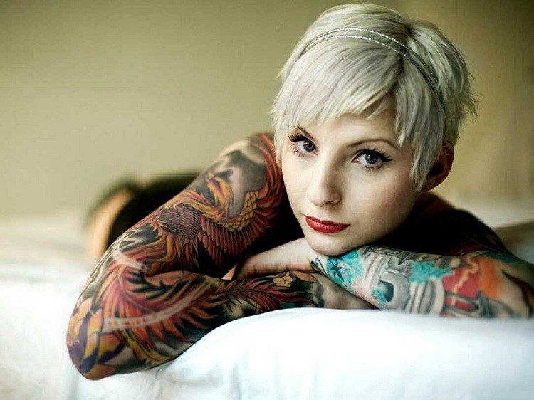 Tatuering-överarm-idéer-kvinnor-hel-ärm