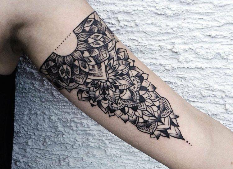 tatuering på överarmen prydnader-orientalisk-design-blommönster