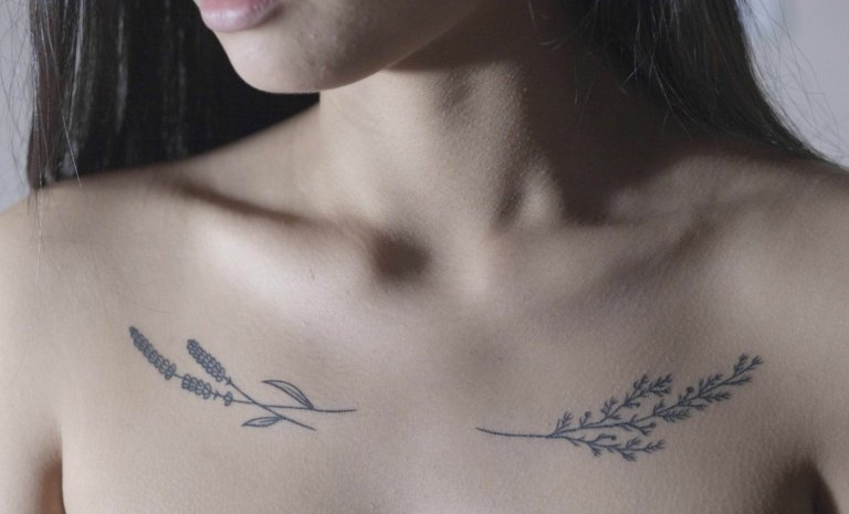 Blomstringar tatuering nyckelben liten smärta kvinnor tatto9