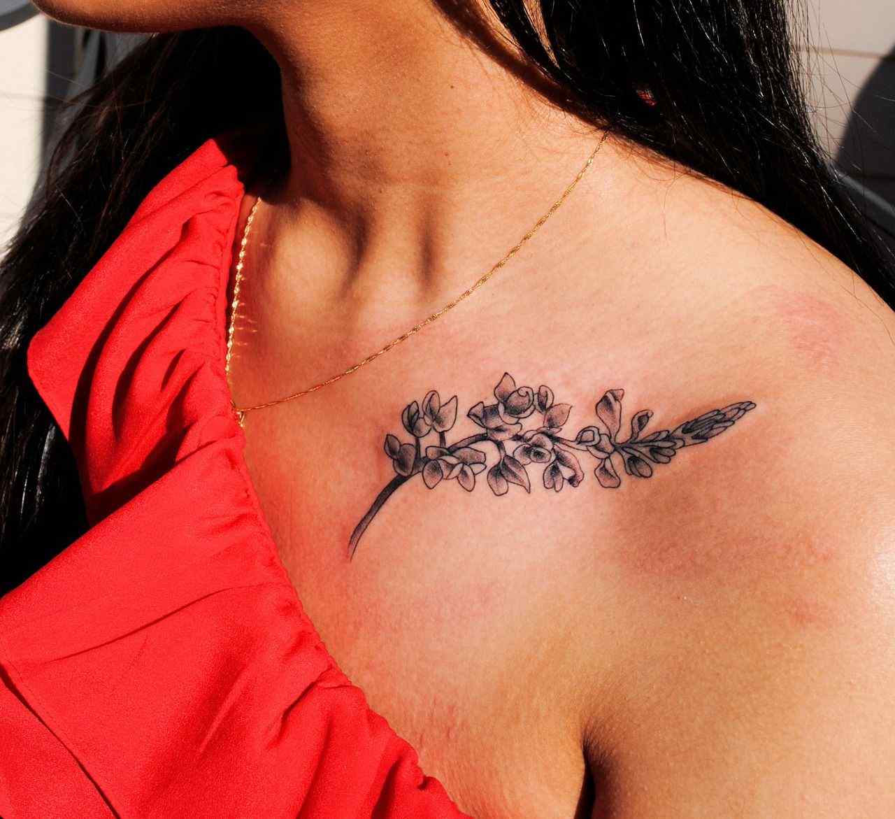 Flower tattoo betyder tatuering nyckelben små kvinnor tatuering design idéer