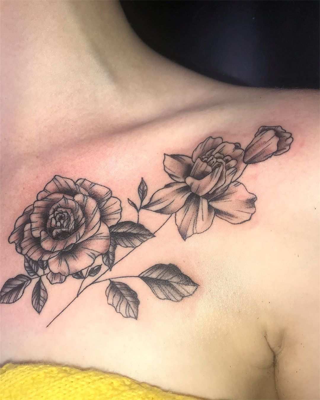 Flower tattoo stora axel tatuering idéer för kvinnor
