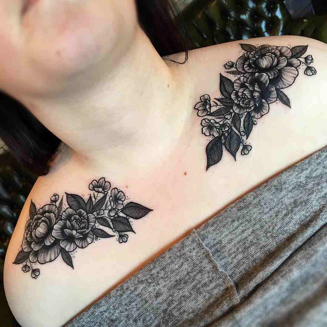 Collarbone tatuering stor smärta blommor tatuering motiv kvinnor