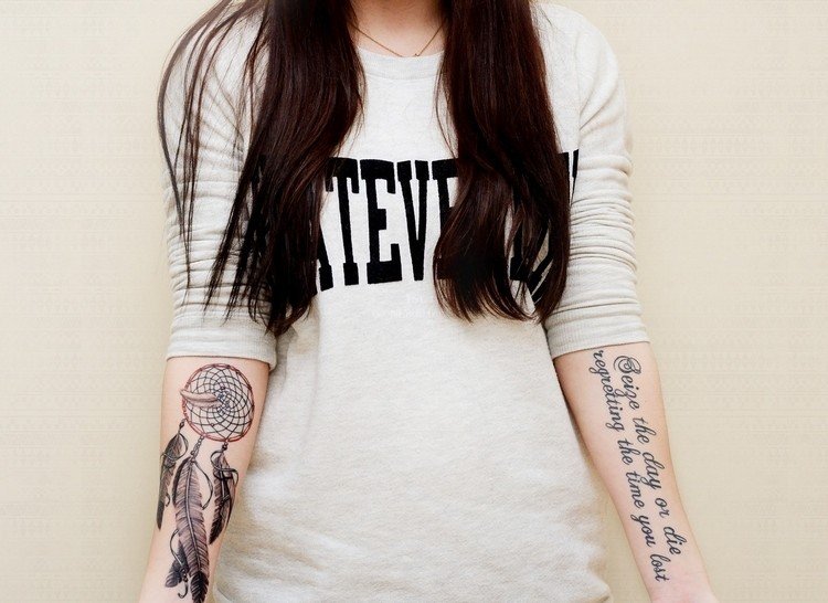 tatuering-underarm-kvinna-drömfångare-säger