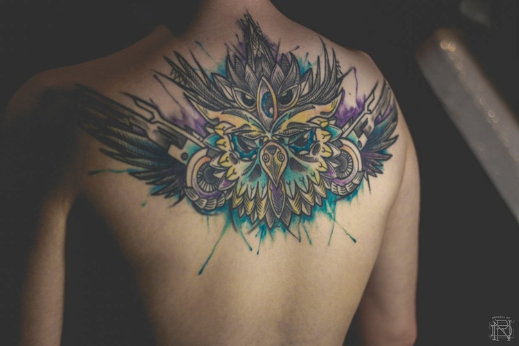 Tatueringsbilder-idéer-män-axelblad-färgade