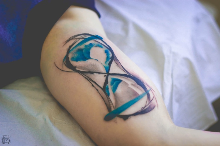 Tatuering-bilder-idéer-överarm-motiv-timglas