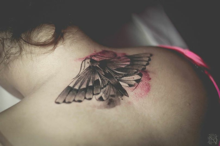 Tatueringsbilder-idéer-axelblad-fjäril
