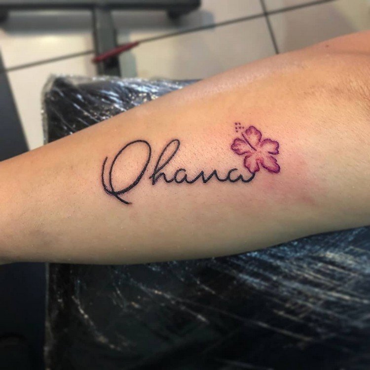 familj tatuering bokstäver familj hawaiian ohana