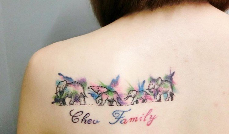 akvarell tatuering familj elefant teckensnitt