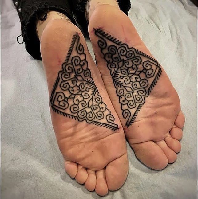 Tatueringsula på foten fot tatuering smärta mandala tatuering design
